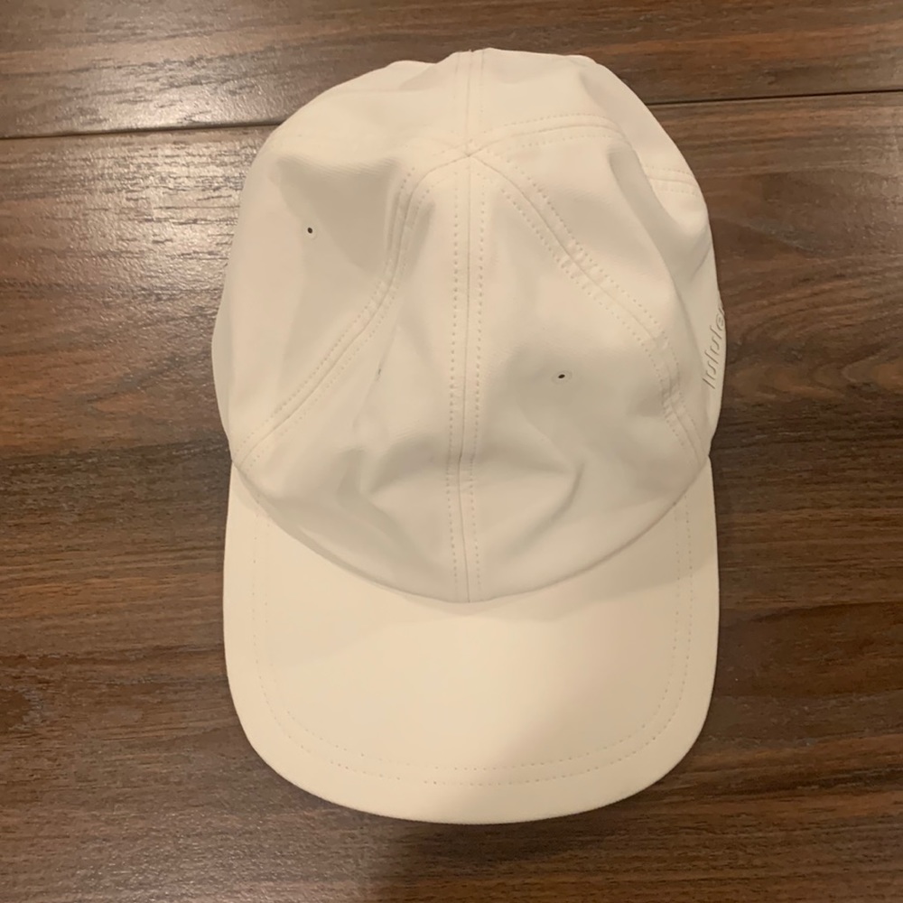 Lululemon Men’s tan hat
